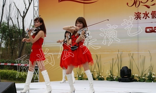 女子电声弦乐