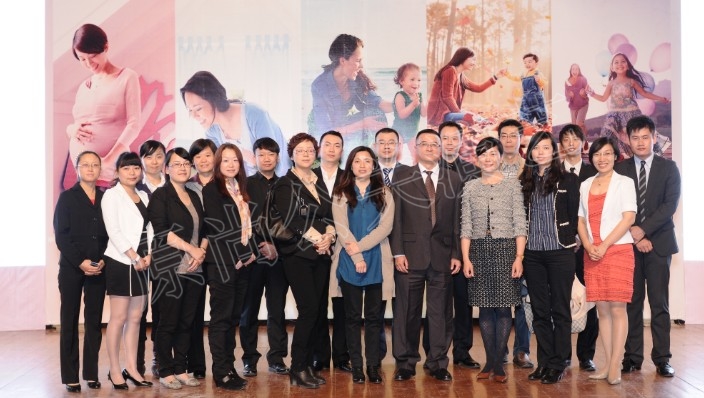 美素佳儿公司员工和参会嘉宾合影